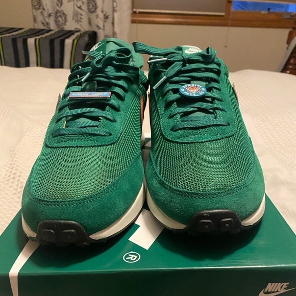 nike stranger things tailwind